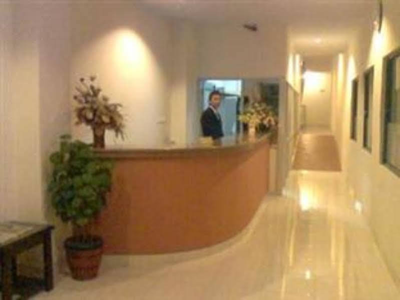 Hotel Lucky Inn Манадо Экстерьер фото
