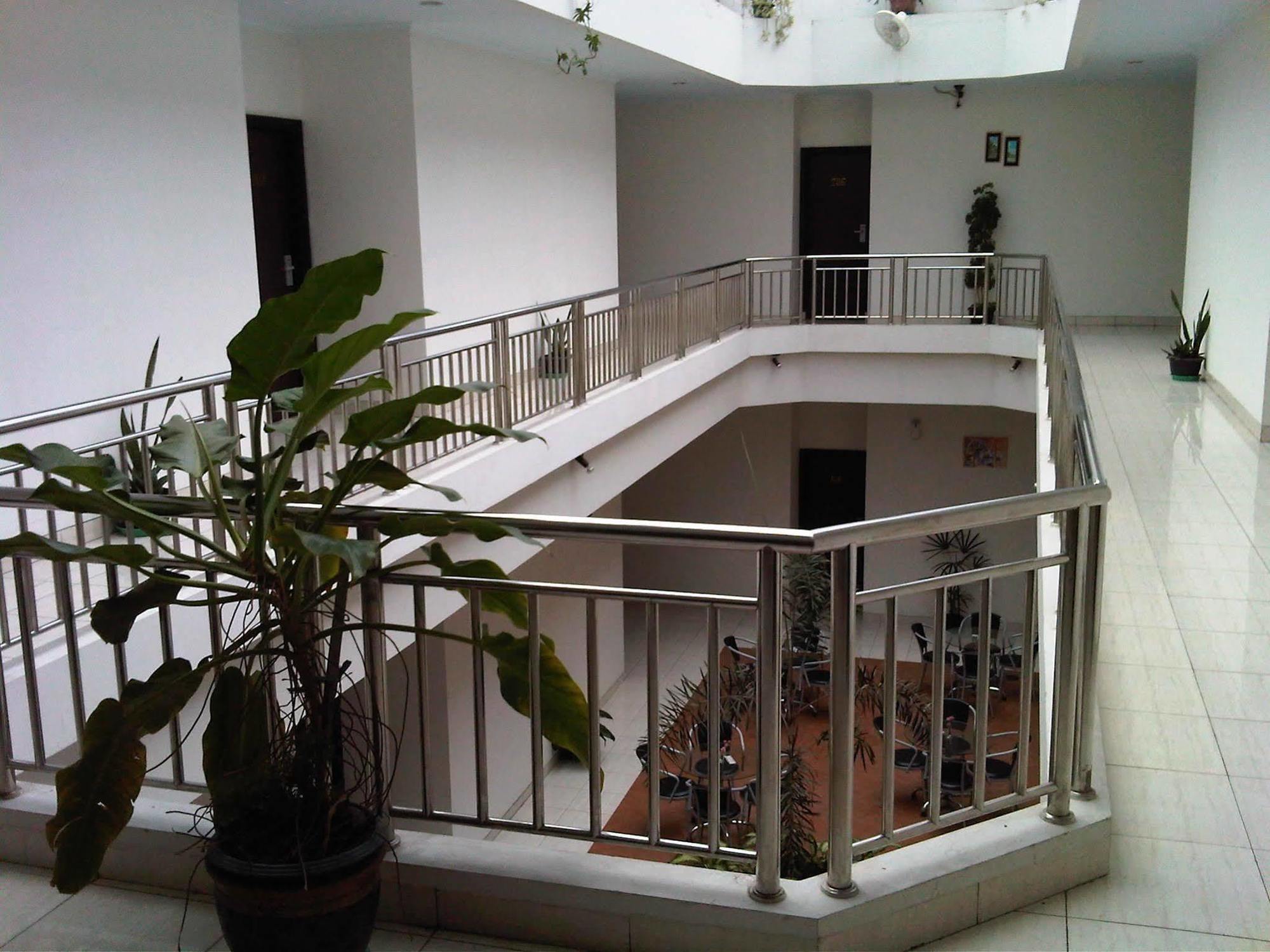 Hotel Lucky Inn Манадо Экстерьер фото